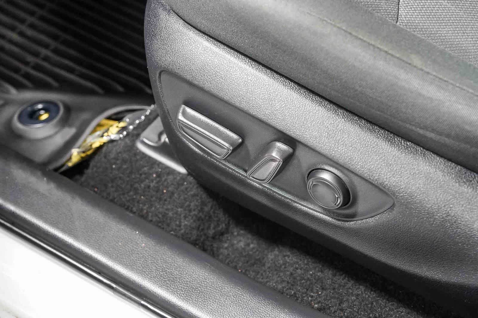 Toyota RAV4 Hybrid XLE 2024
