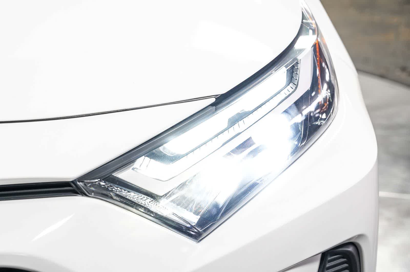 Toyota RAV4 Hybrid XLE 2024