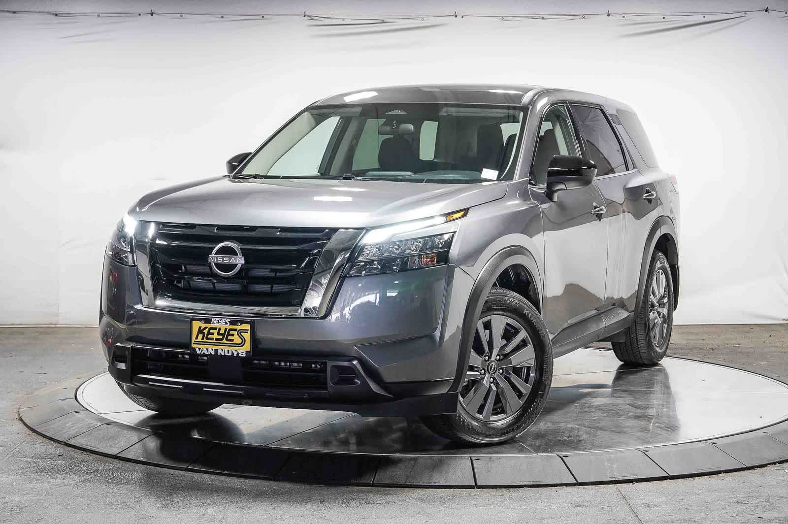 Nissan Pathfinder S 2024