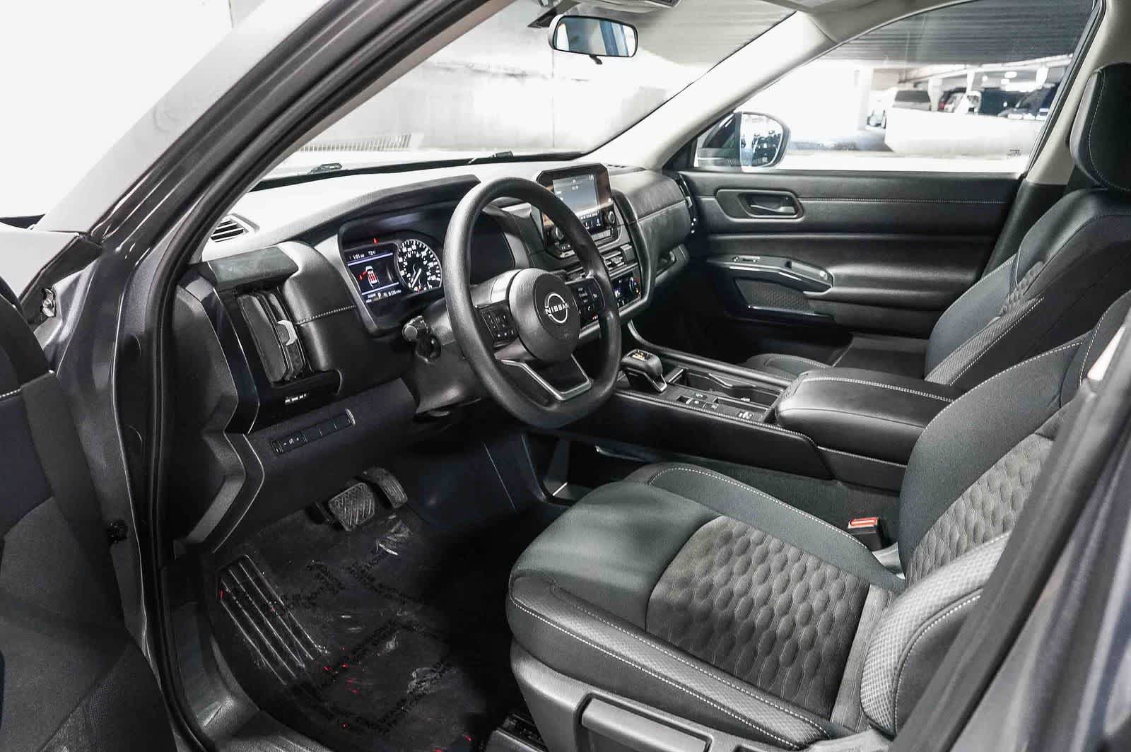 Nissan Pathfinder S 2024
