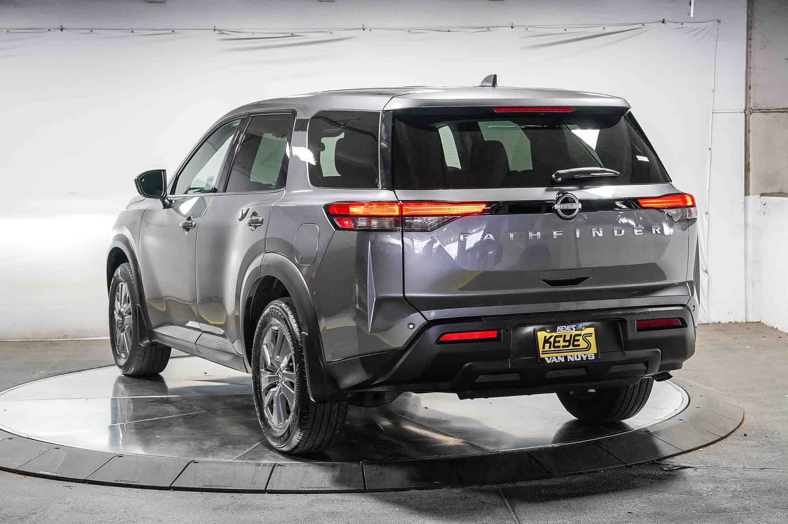 Nissan Pathfinder S 2024