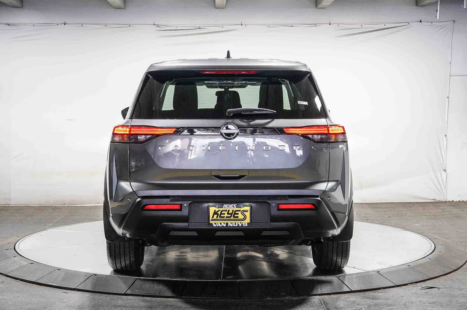 Nissan Pathfinder S 2024