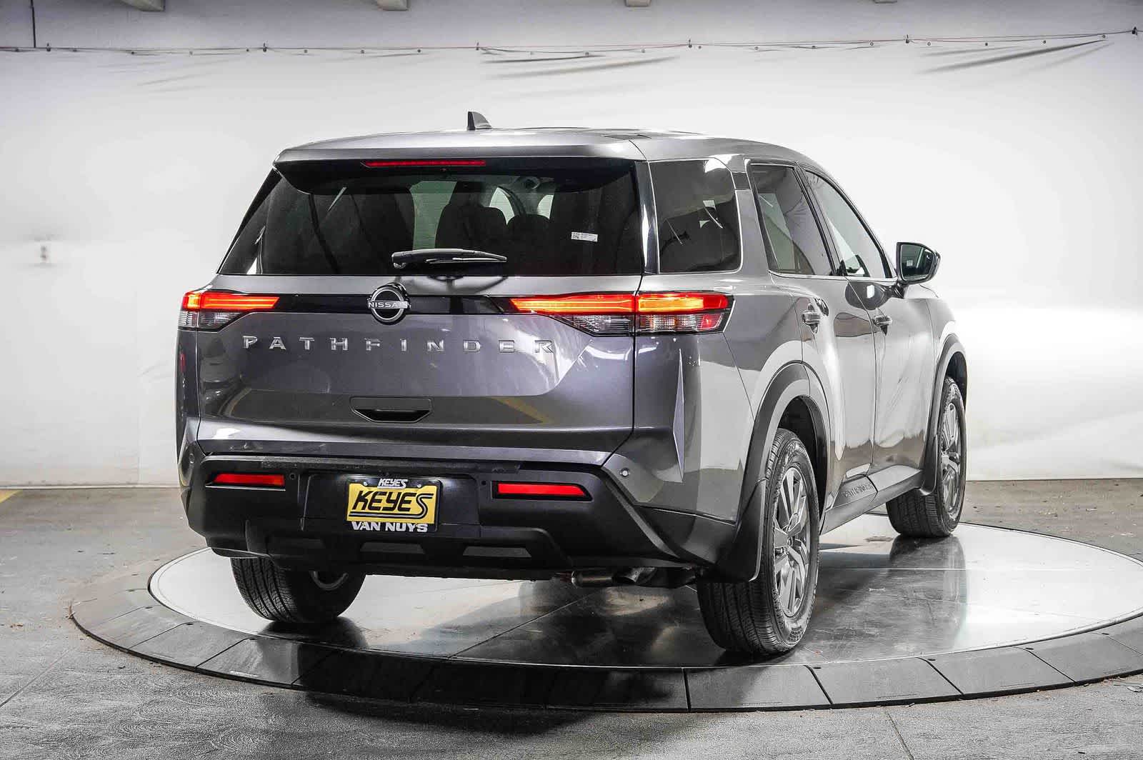 Nissan Pathfinder S 2024