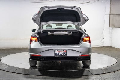 Hyundai Elantra SE 2021