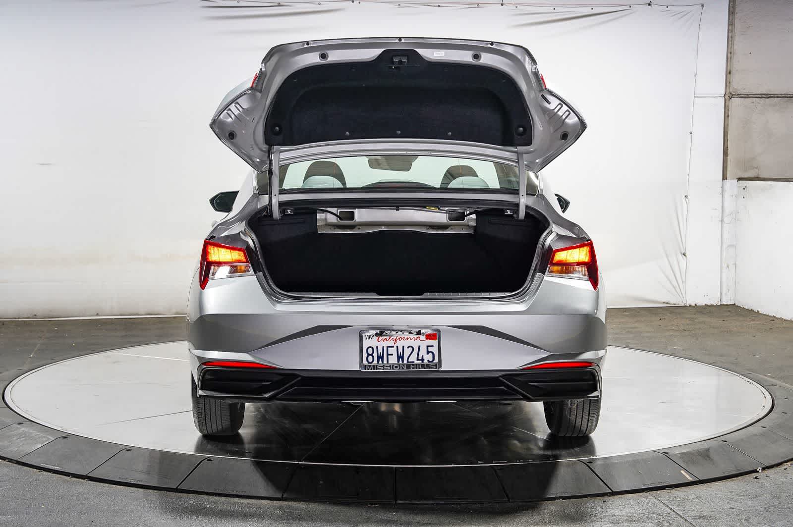 Hyundai Elantra SE 2021