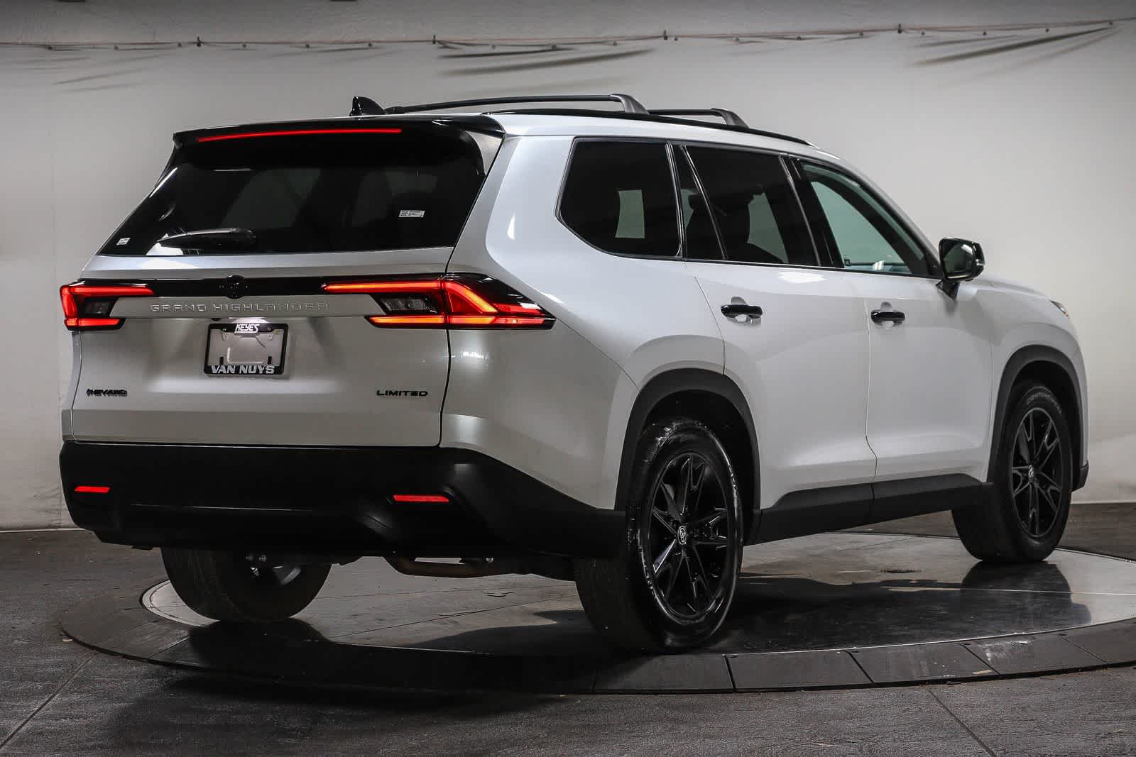 Toyota Grand Highlander Hybrid Nightshade Edition 2025