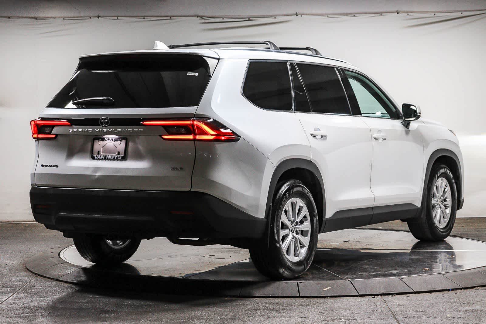 Toyota Grand Highlander Hybrid XLE 2025