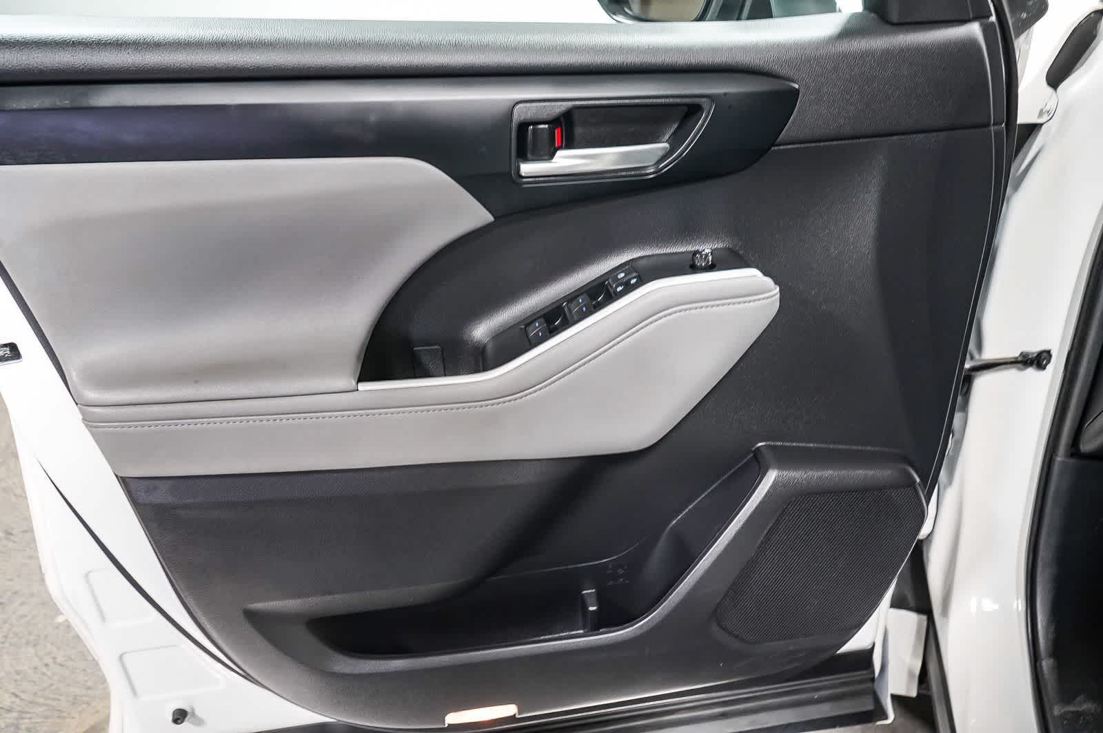 Toyota Highlander Hybrid XLE 2021