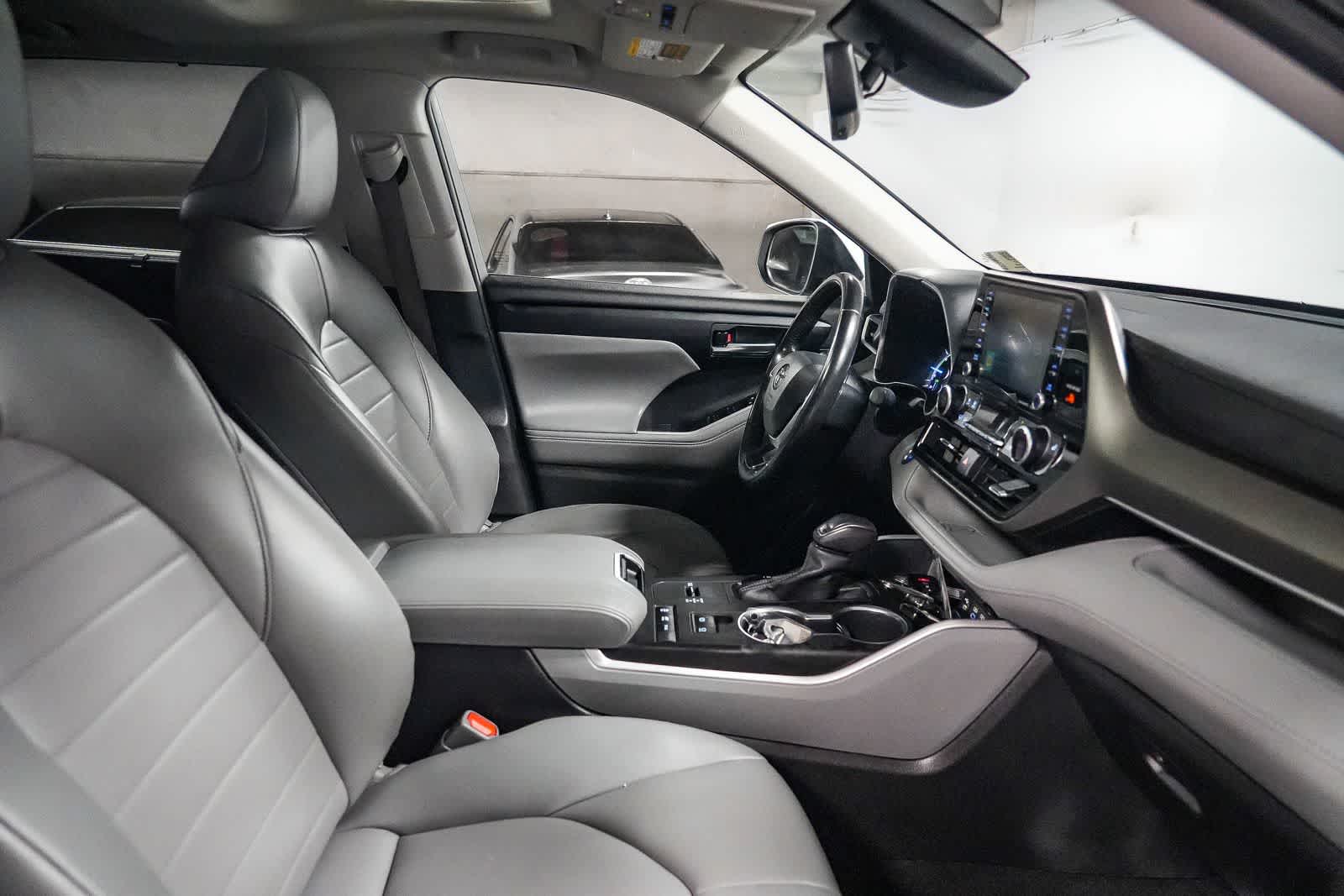 Toyota Highlander Hybrid XLE 2022