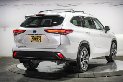 Toyota Highlander Hybrid XLE 2022