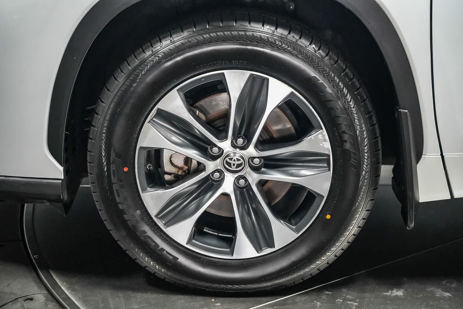 Toyota Highlander Hybrid XLE 2022