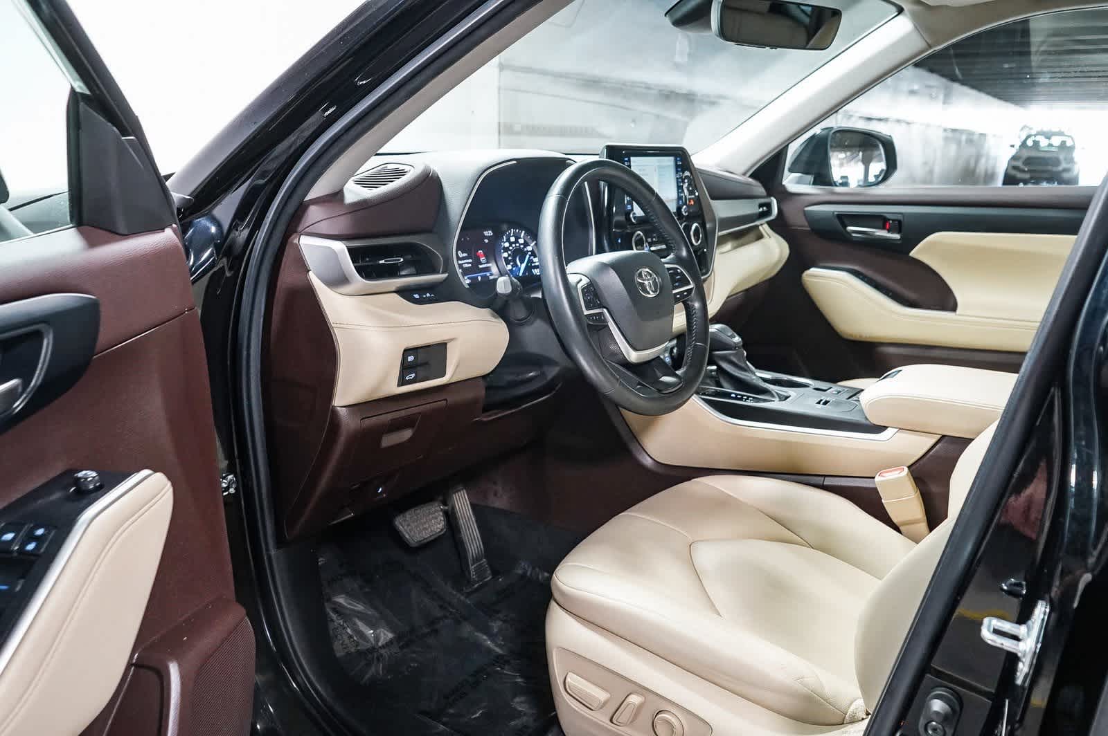 Toyota Highlander Hybrid XLE 2022