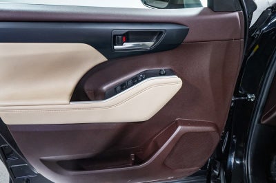 Toyota Highlander Hybrid XLE 2022