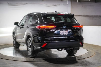 Toyota Highlander Hybrid XLE 2022