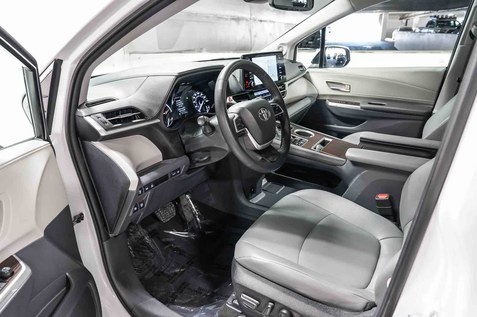 Toyota Sienna XLE 2023