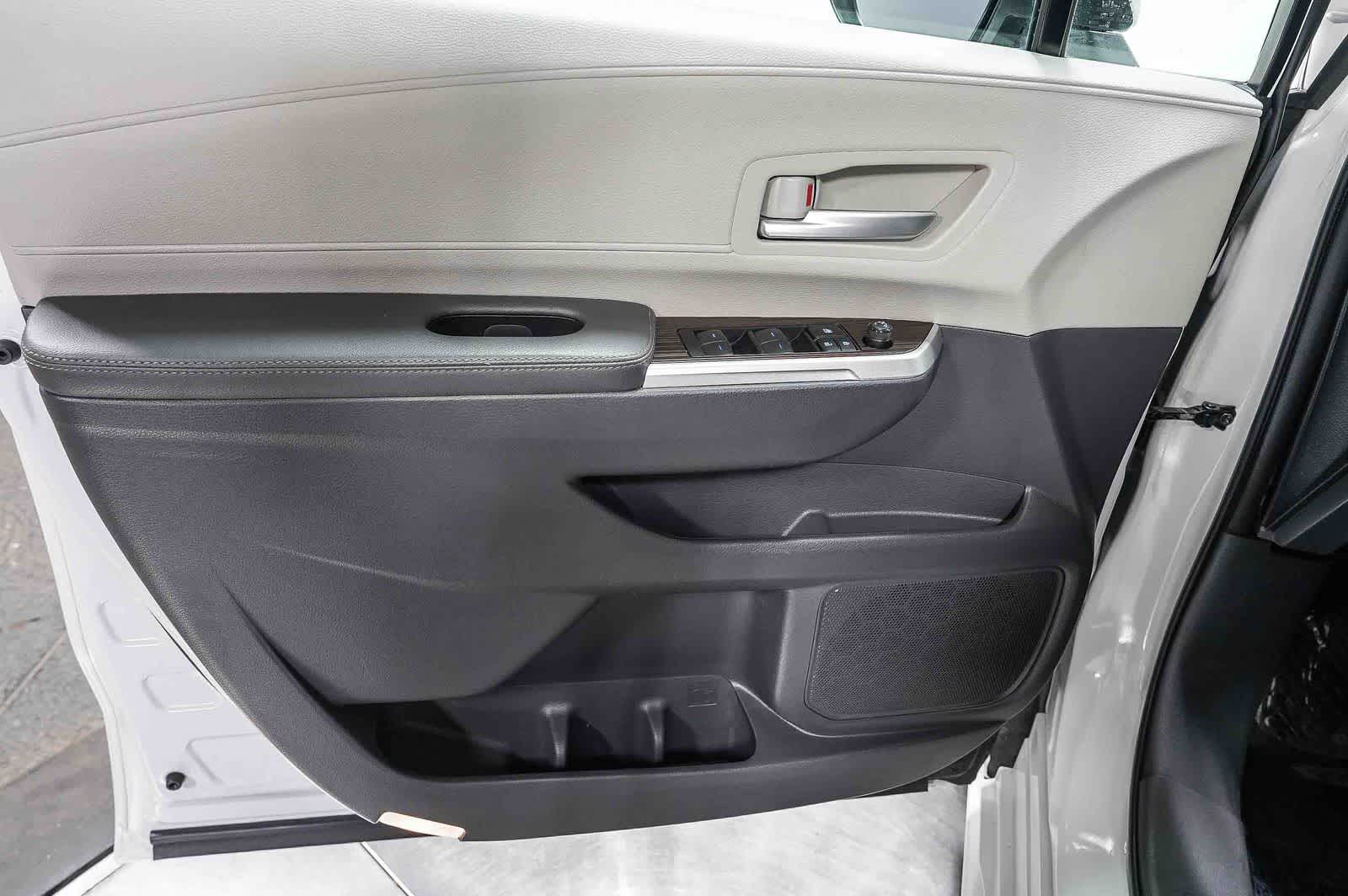 Toyota Sienna XLE 2023