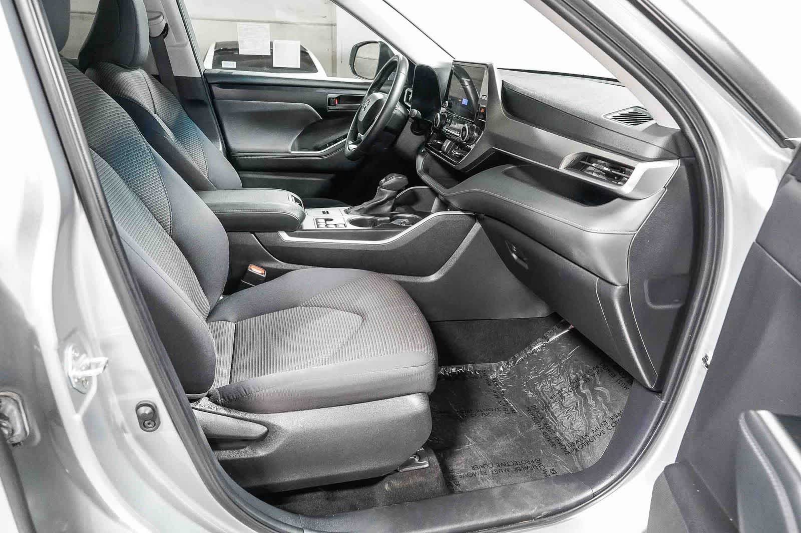 Toyota Highlander LE 2025