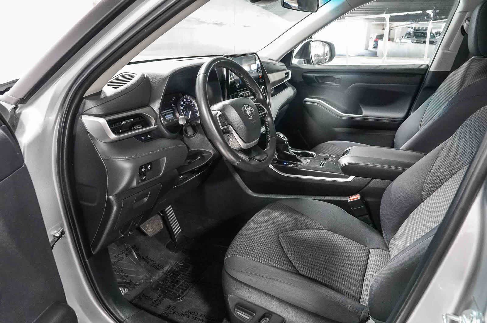 Toyota Highlander LE 2025