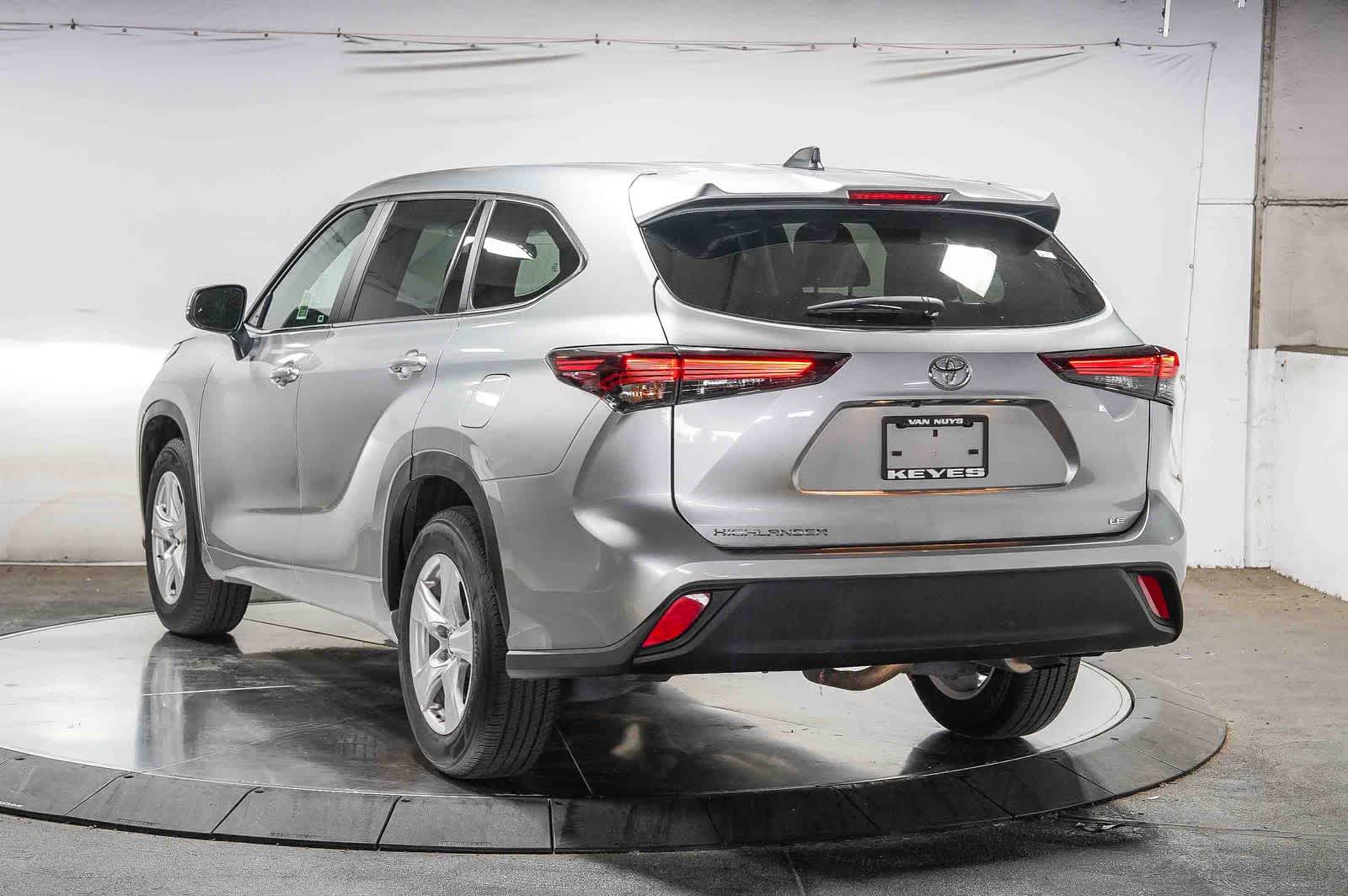 Toyota Highlander LE 2025