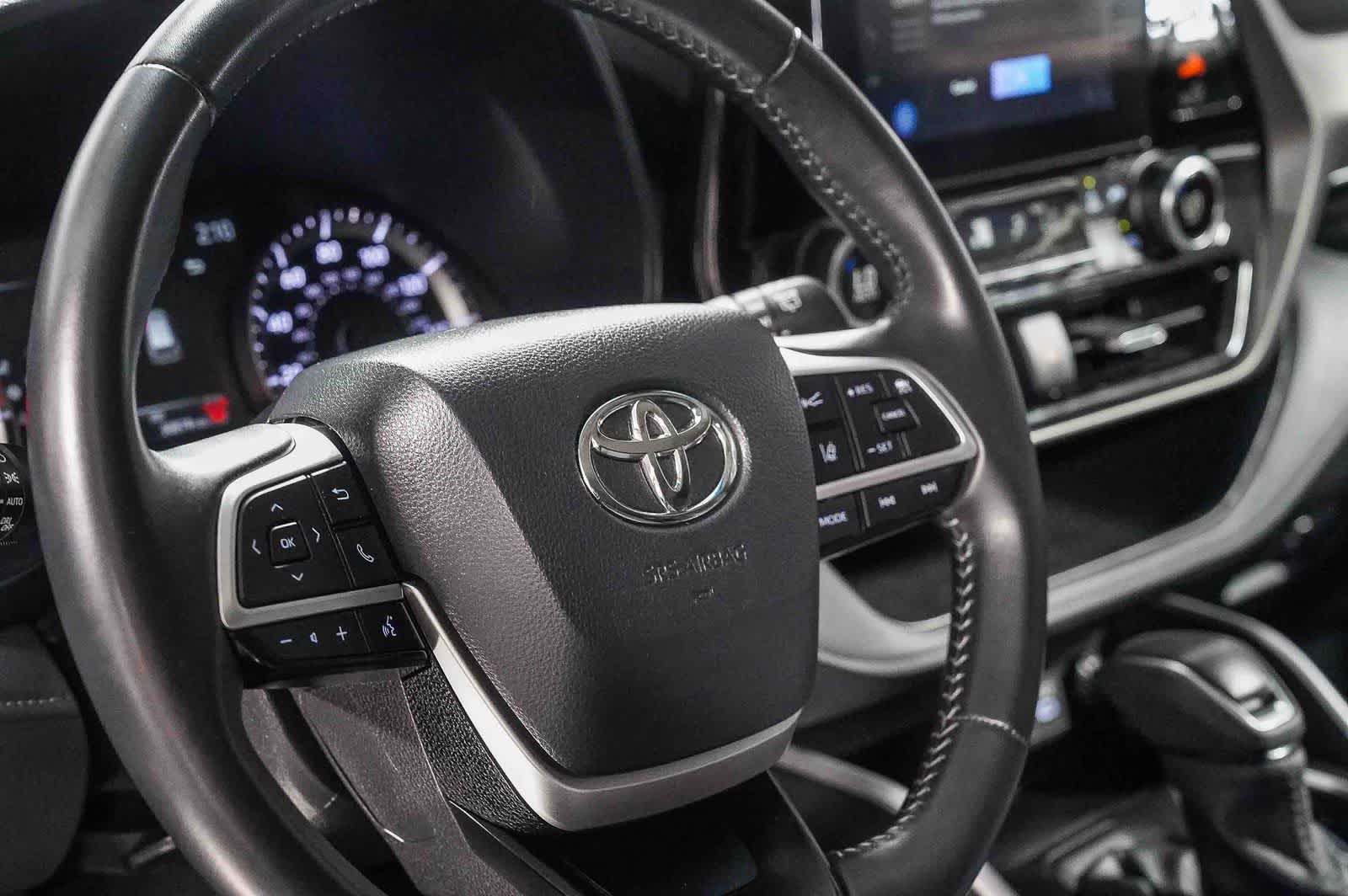 Toyota Highlander LE 2025