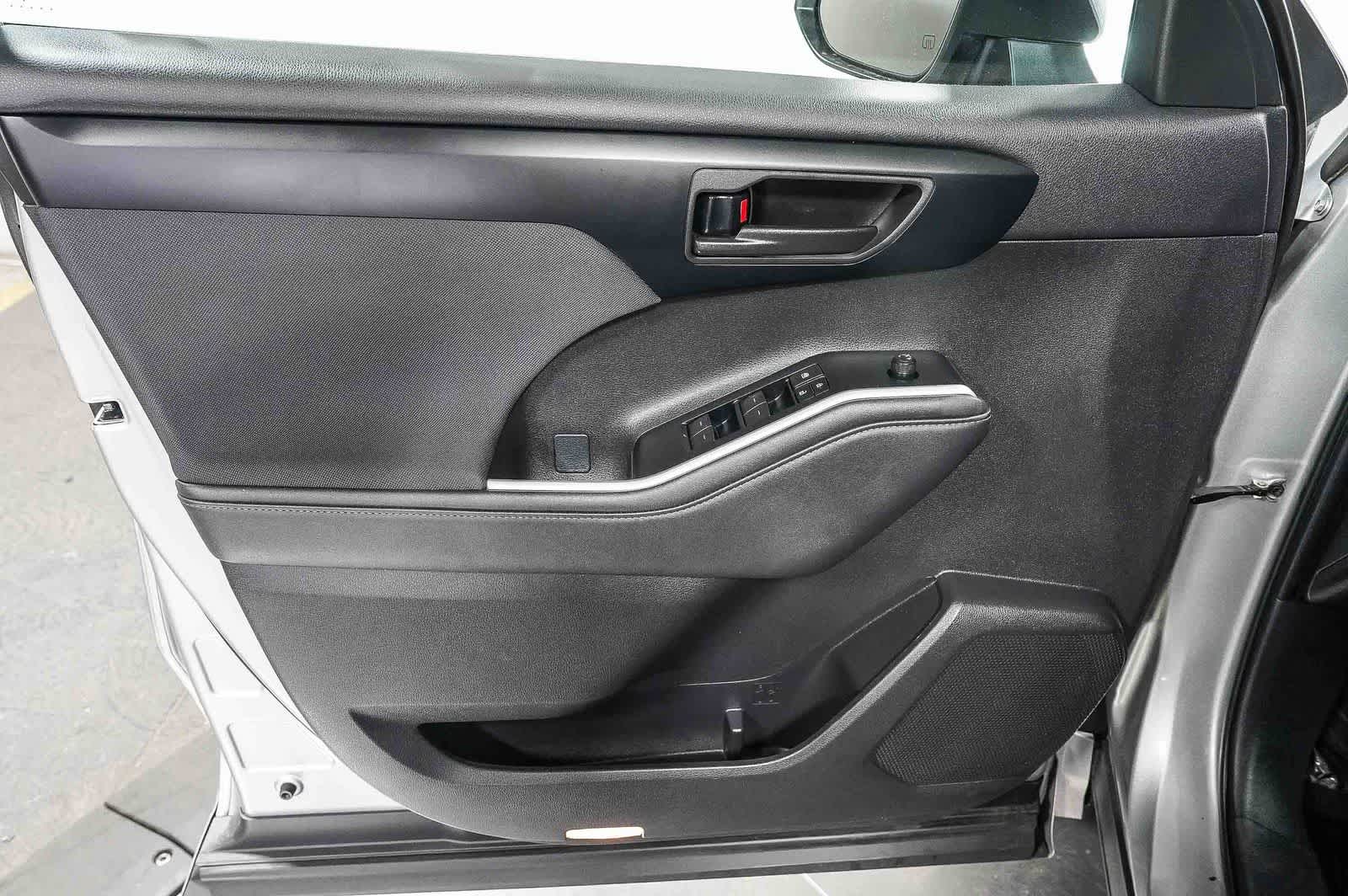 Toyota Highlander LE 2025