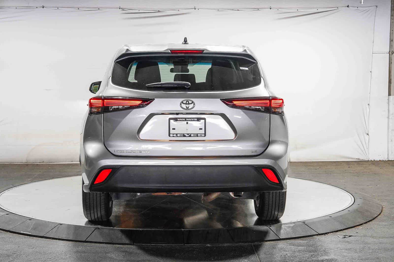 Toyota Highlander LE 2025