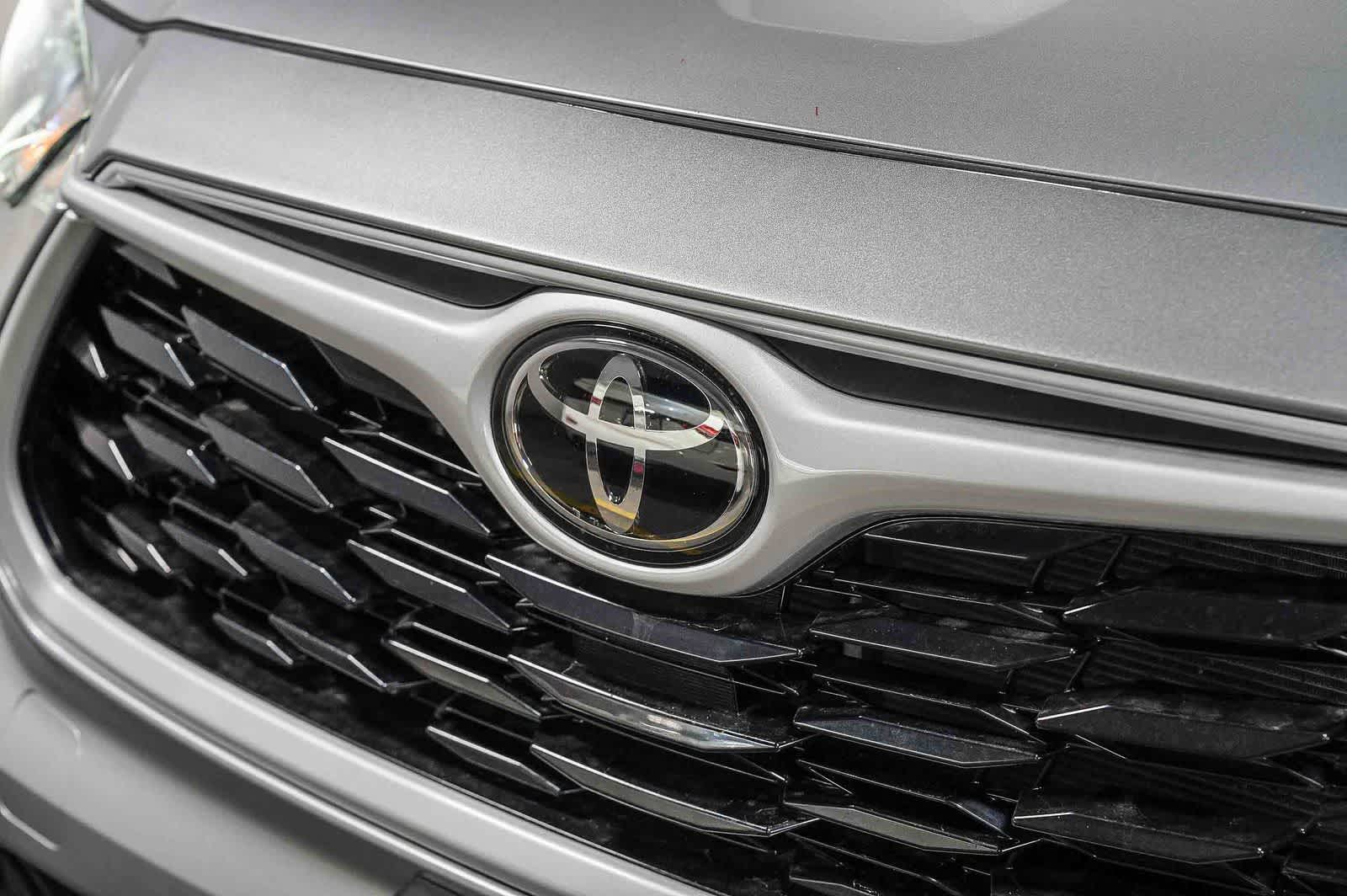 Toyota Highlander LE 2025