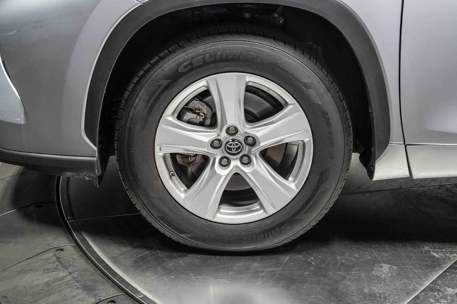 Toyota Highlander LE 2025