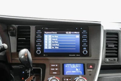 Toyota Sienna SE 2020