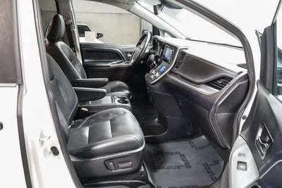 Toyota Sienna SE 2020