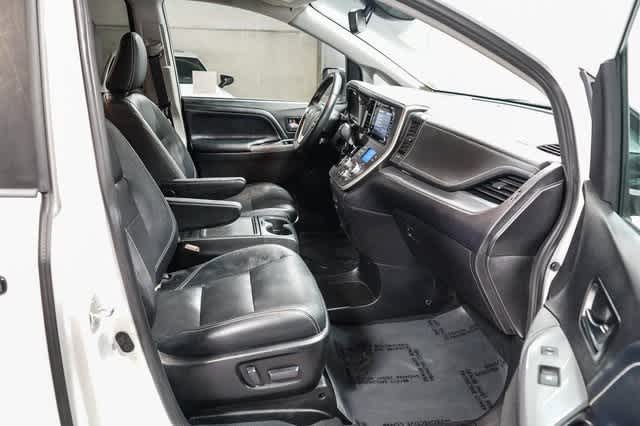 Toyota Sienna SE 2020