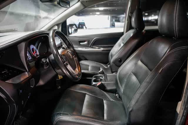 Toyota Sienna SE 2020