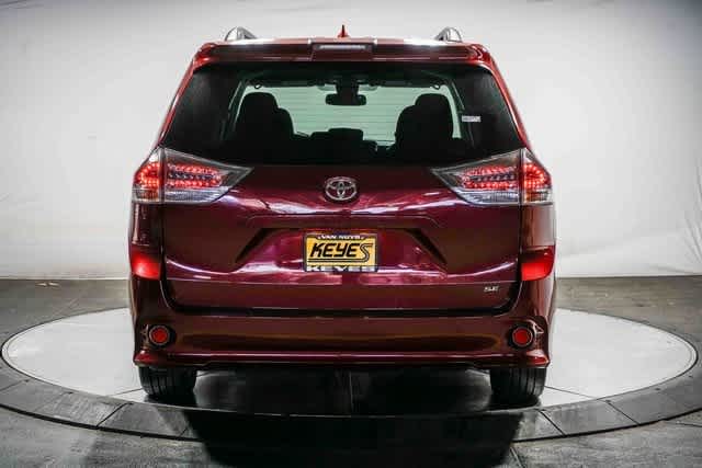 Toyota Sienna SE 2020