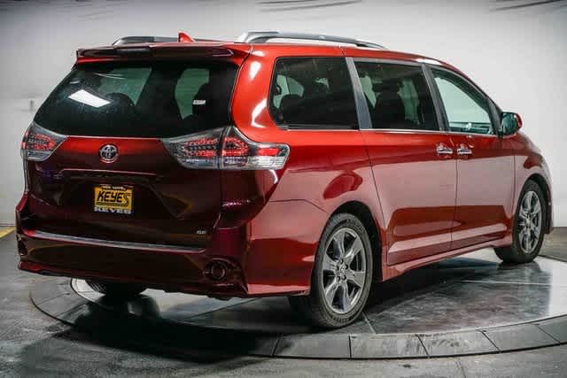 Toyota Sienna SE 2020
