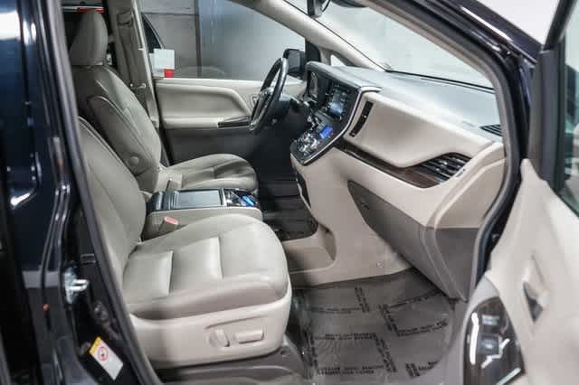 Toyota Sienna XLE 2019