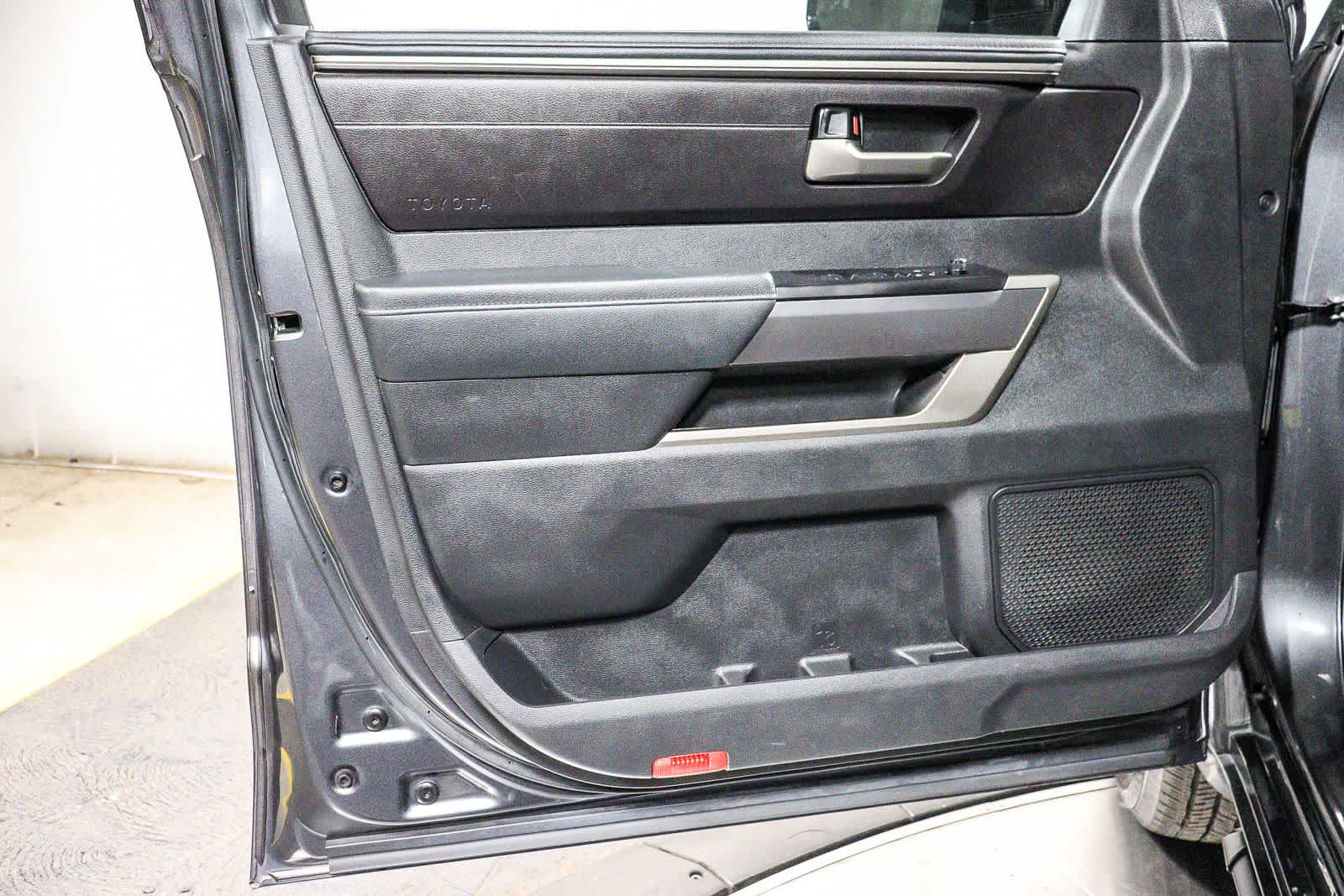 Toyota Tundra SR5 2024
