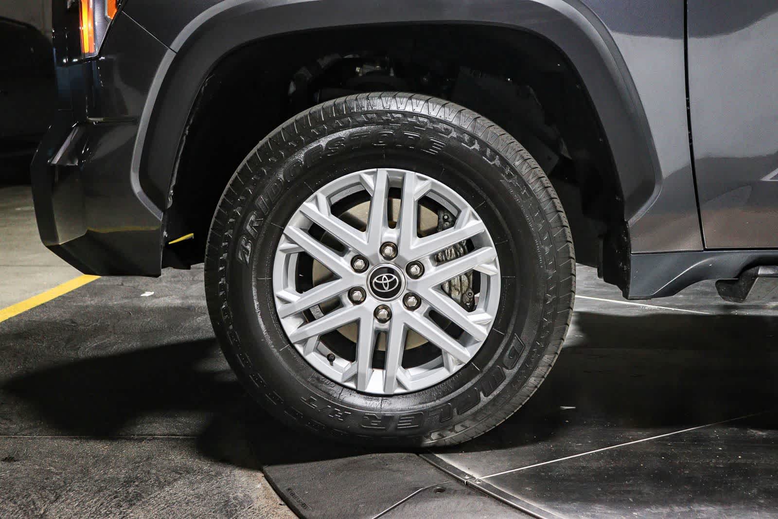 Toyota Tundra SR5 2024