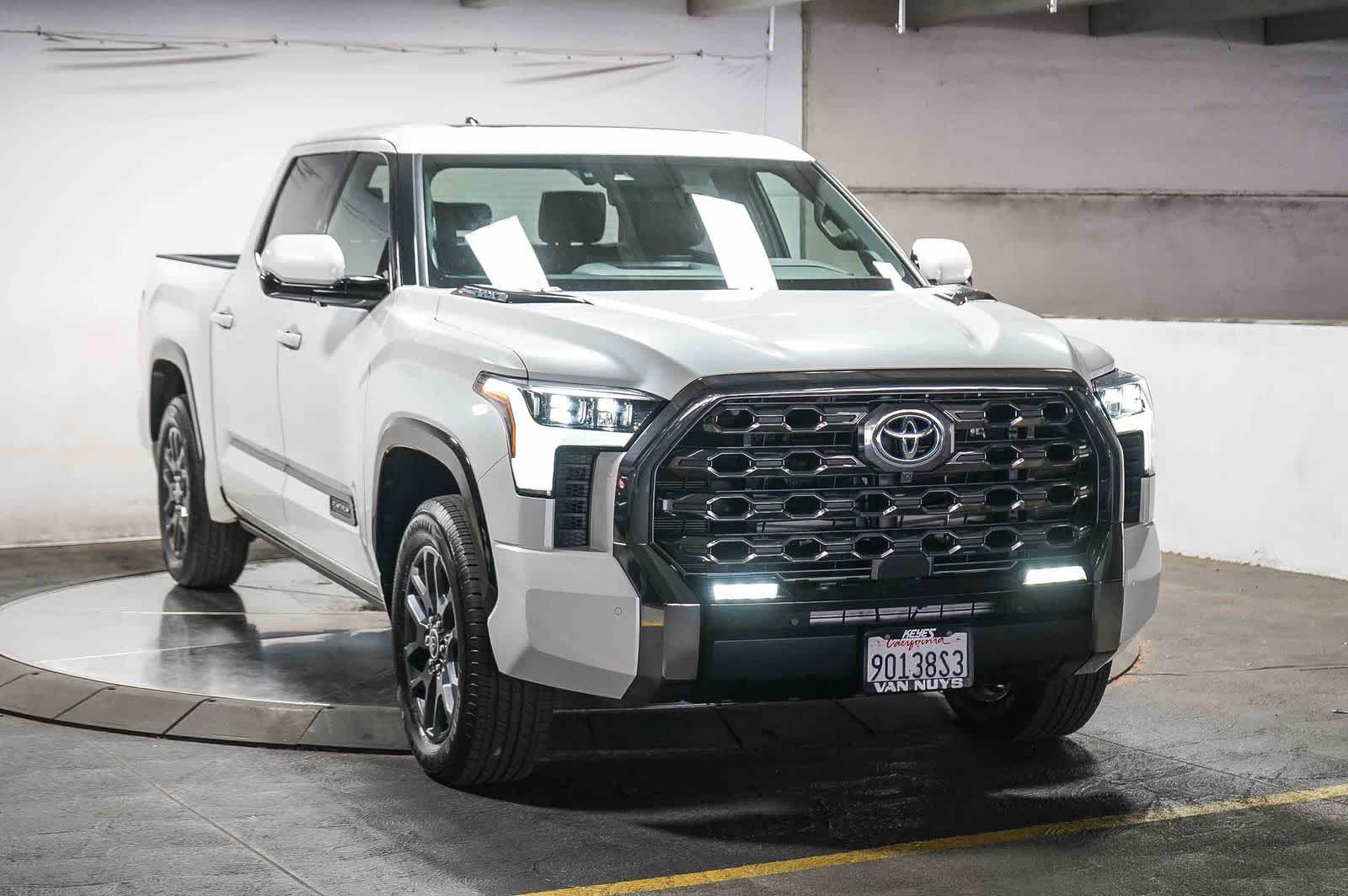 Toyota Tundra Platinum Hybrid 2023