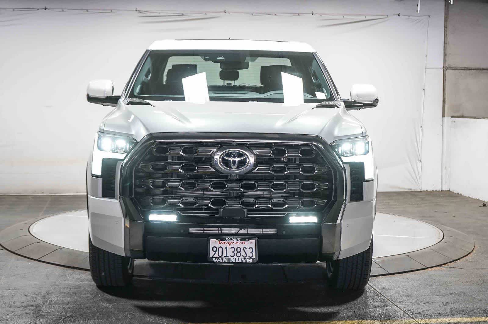 Toyota Tundra Platinum Hybrid 2023