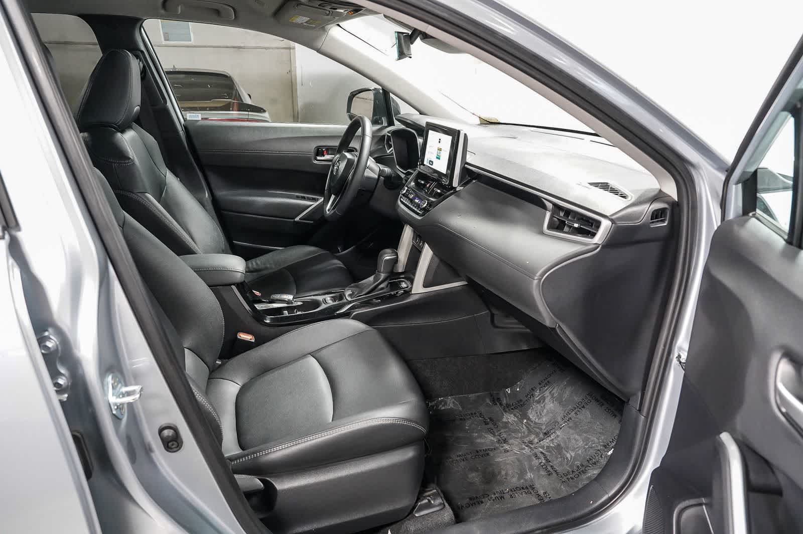2025 Toyota Corolla Cross XLE