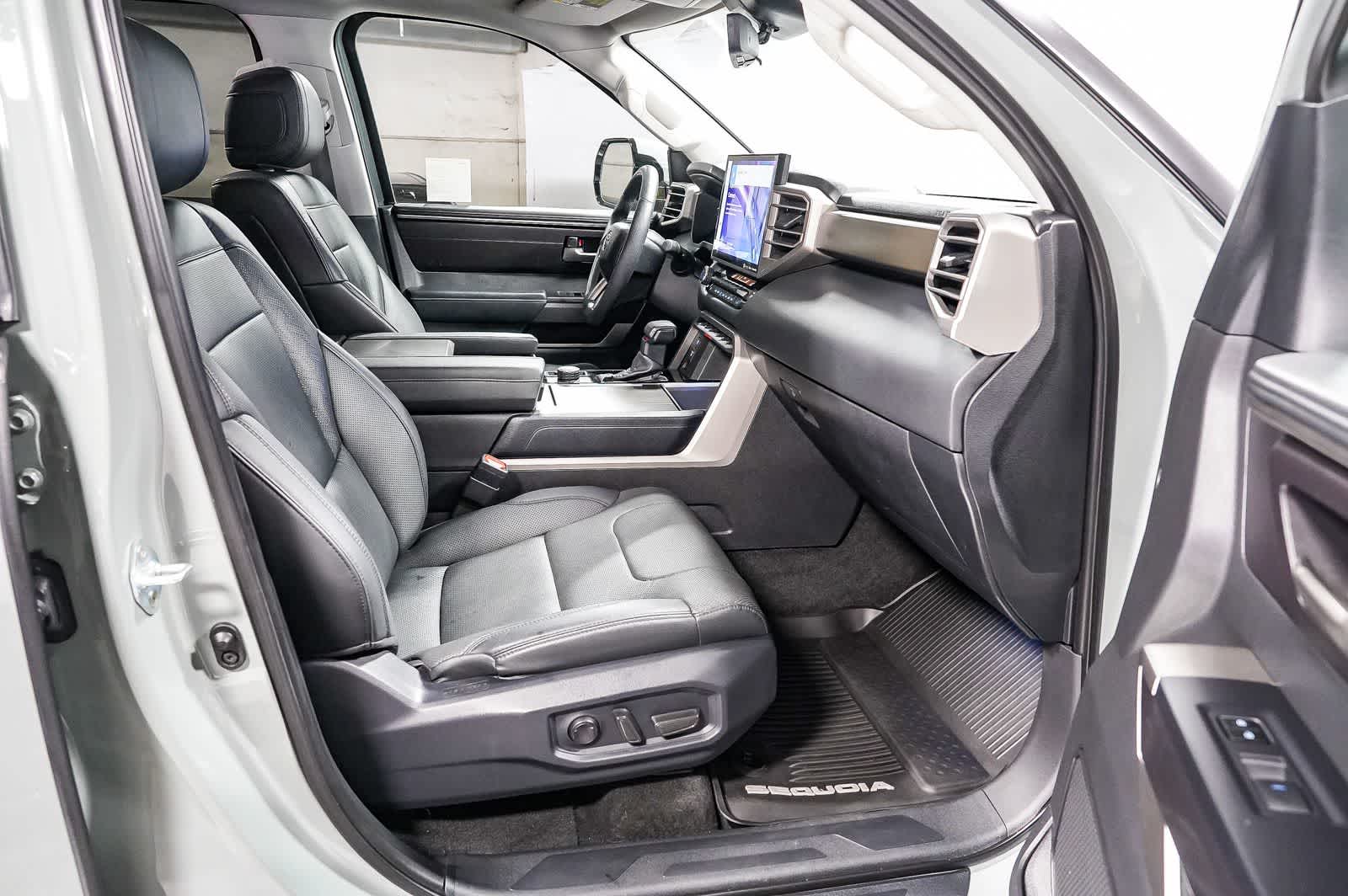 Toyota Sequoia SR5 2024