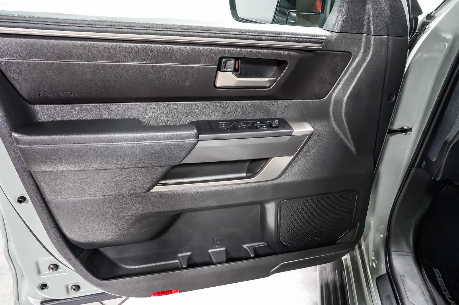 Toyota Sequoia SR5 2024