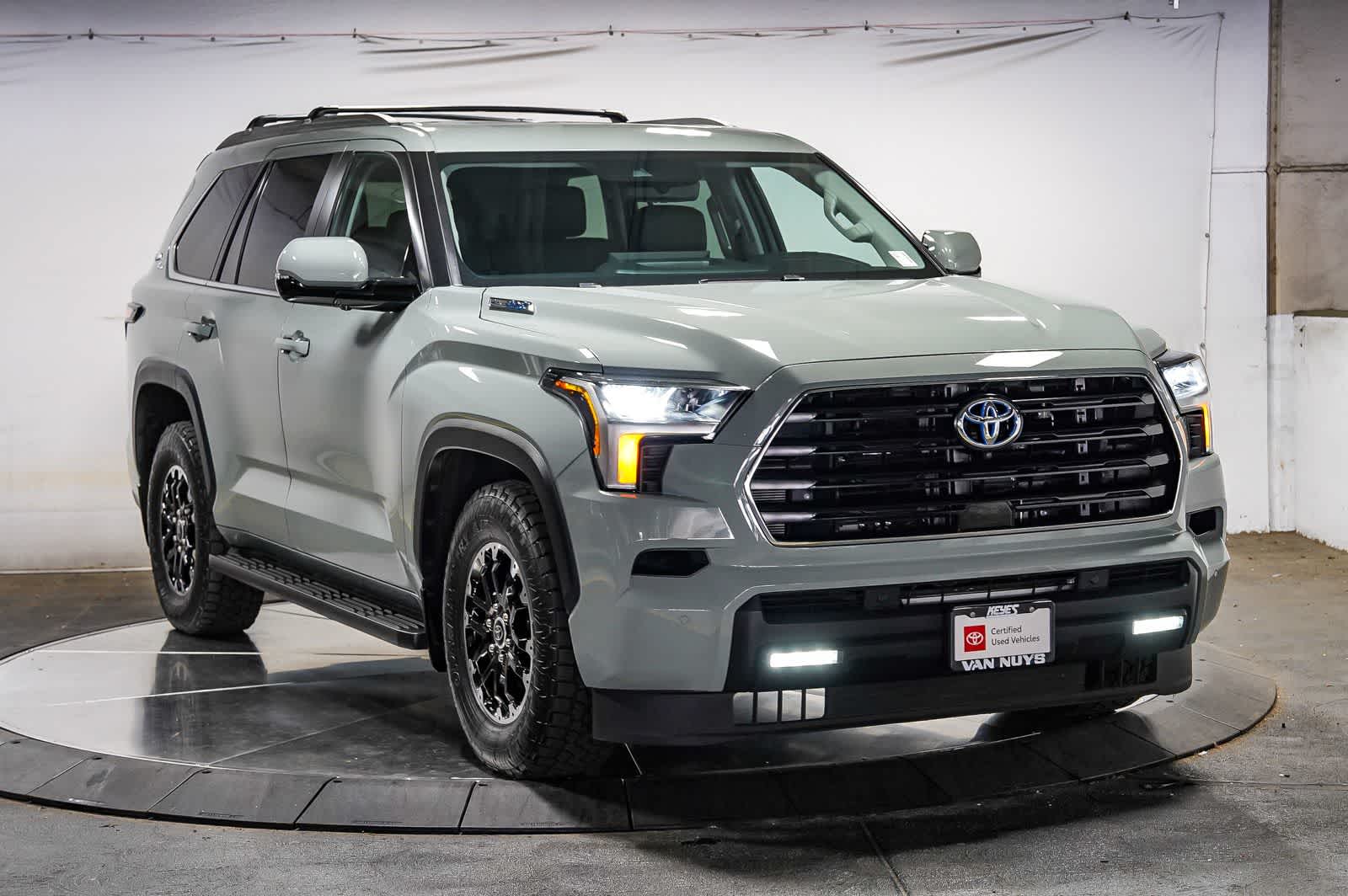 Toyota Sequoia SR5 2024