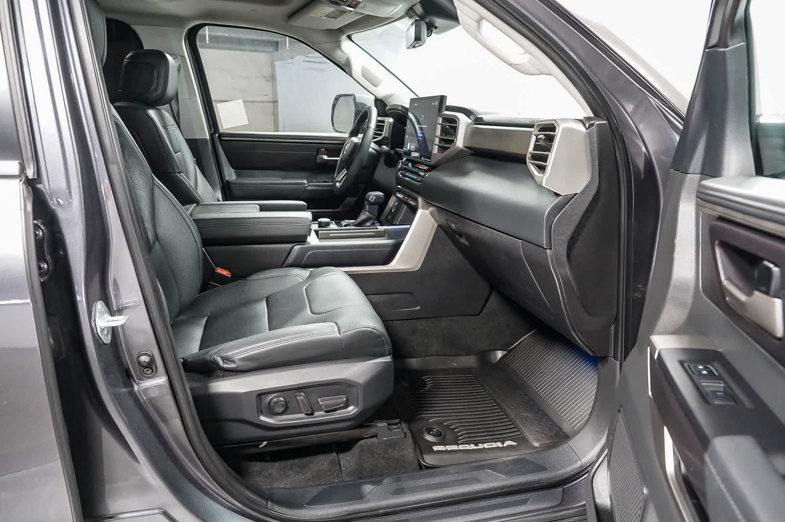 Toyota Sequoia SR5 2024