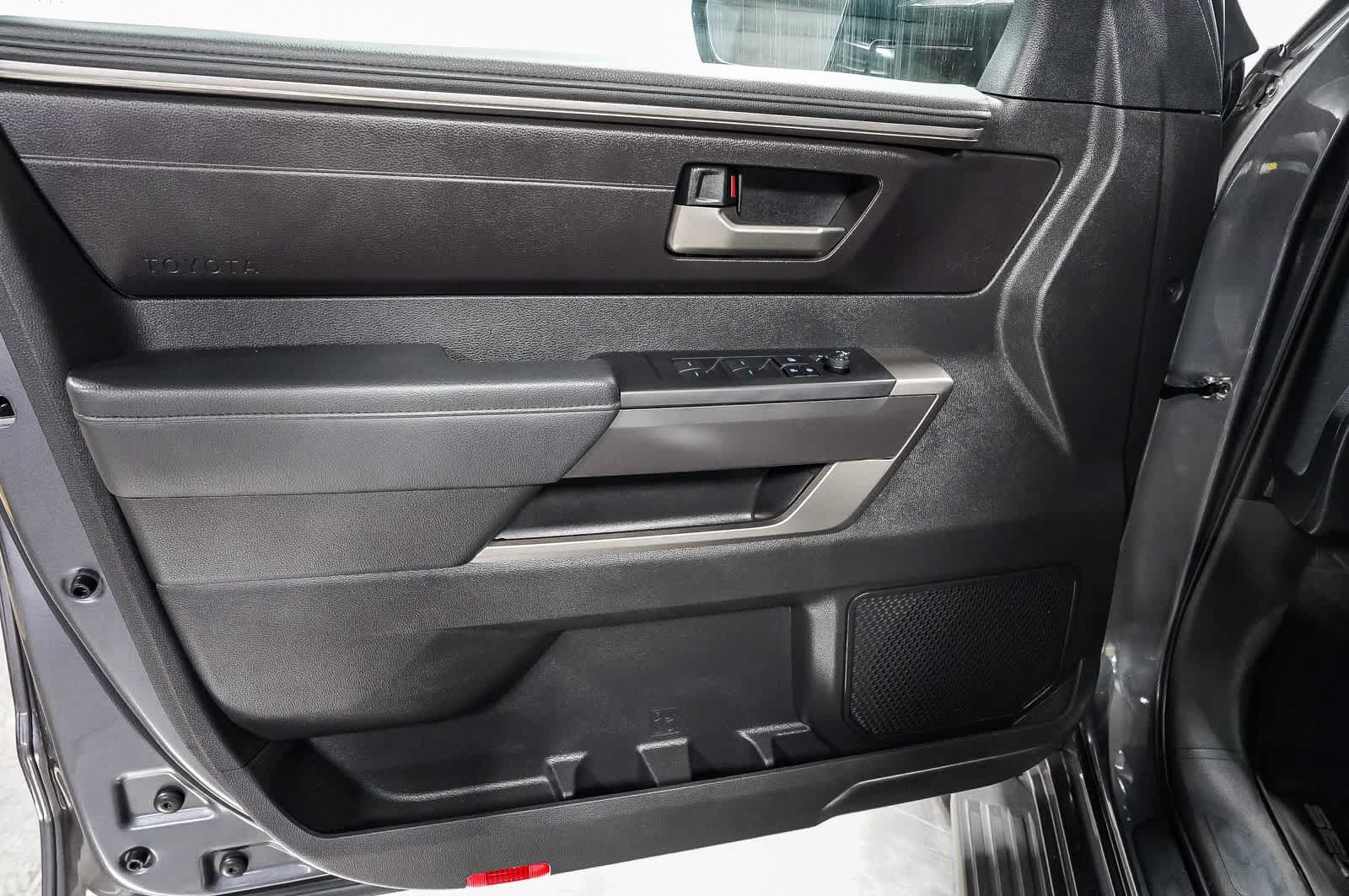 Toyota Sequoia SR5 2024
