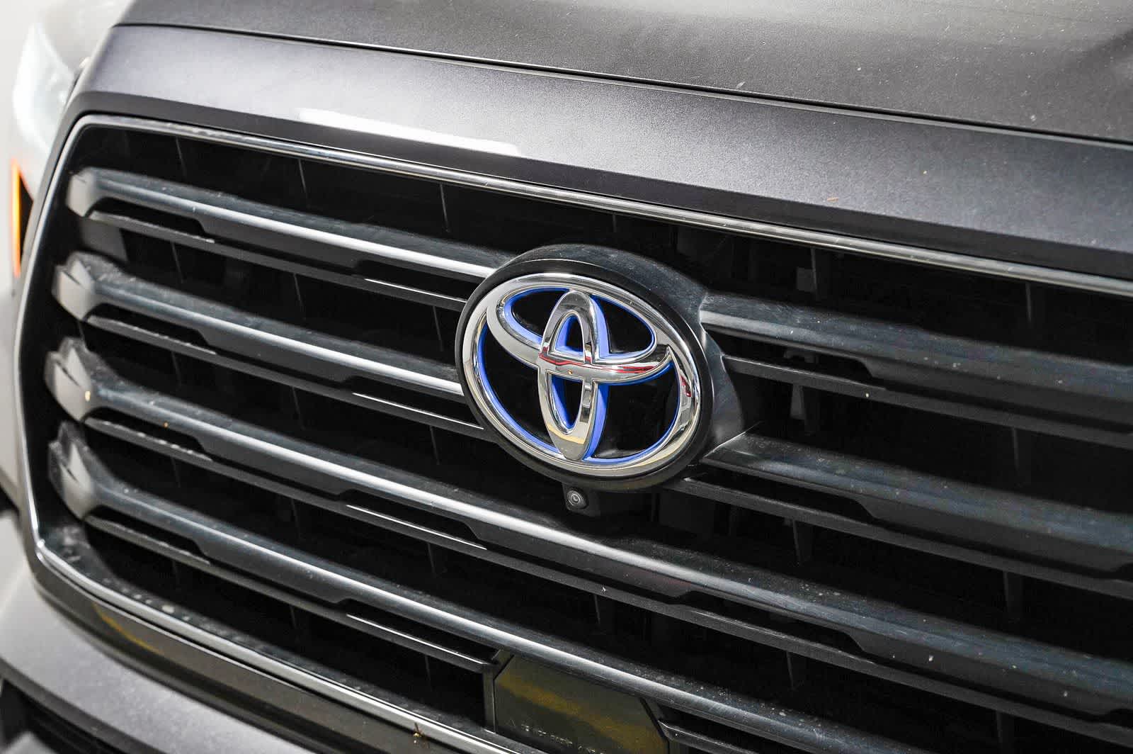 Toyota Sequoia SR5 2024