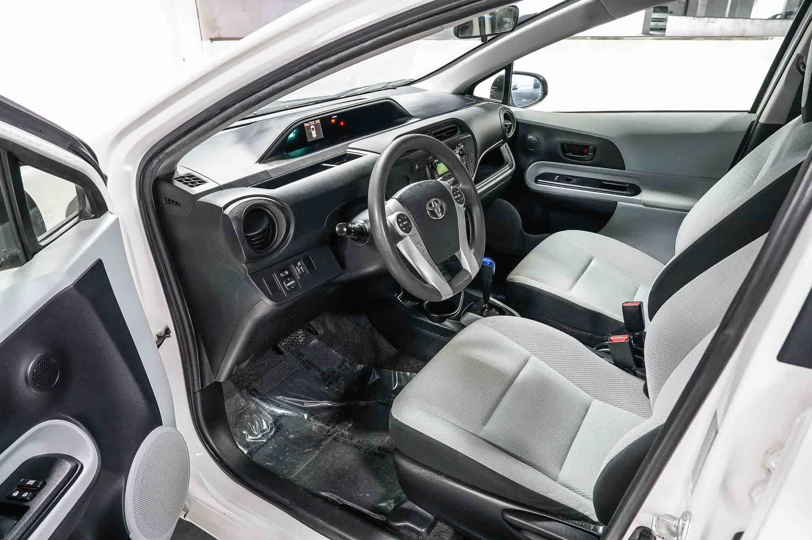 Toyota Prius c One 2013
