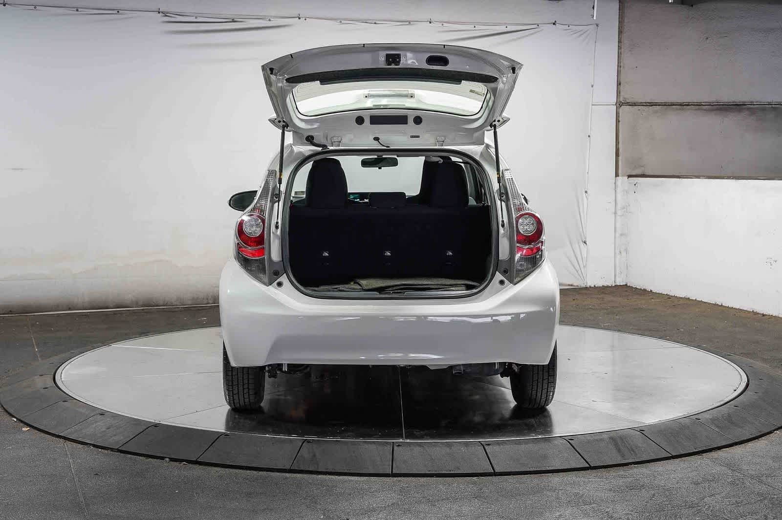 Toyota Prius c One 2013