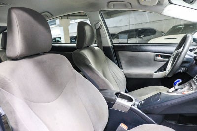 Toyota Prius Two 2015