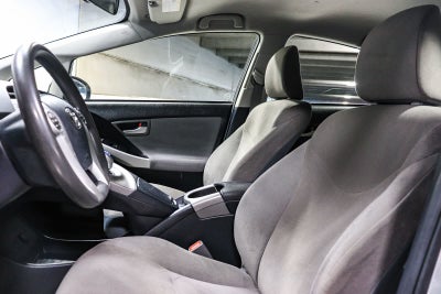Toyota Prius Two 2015